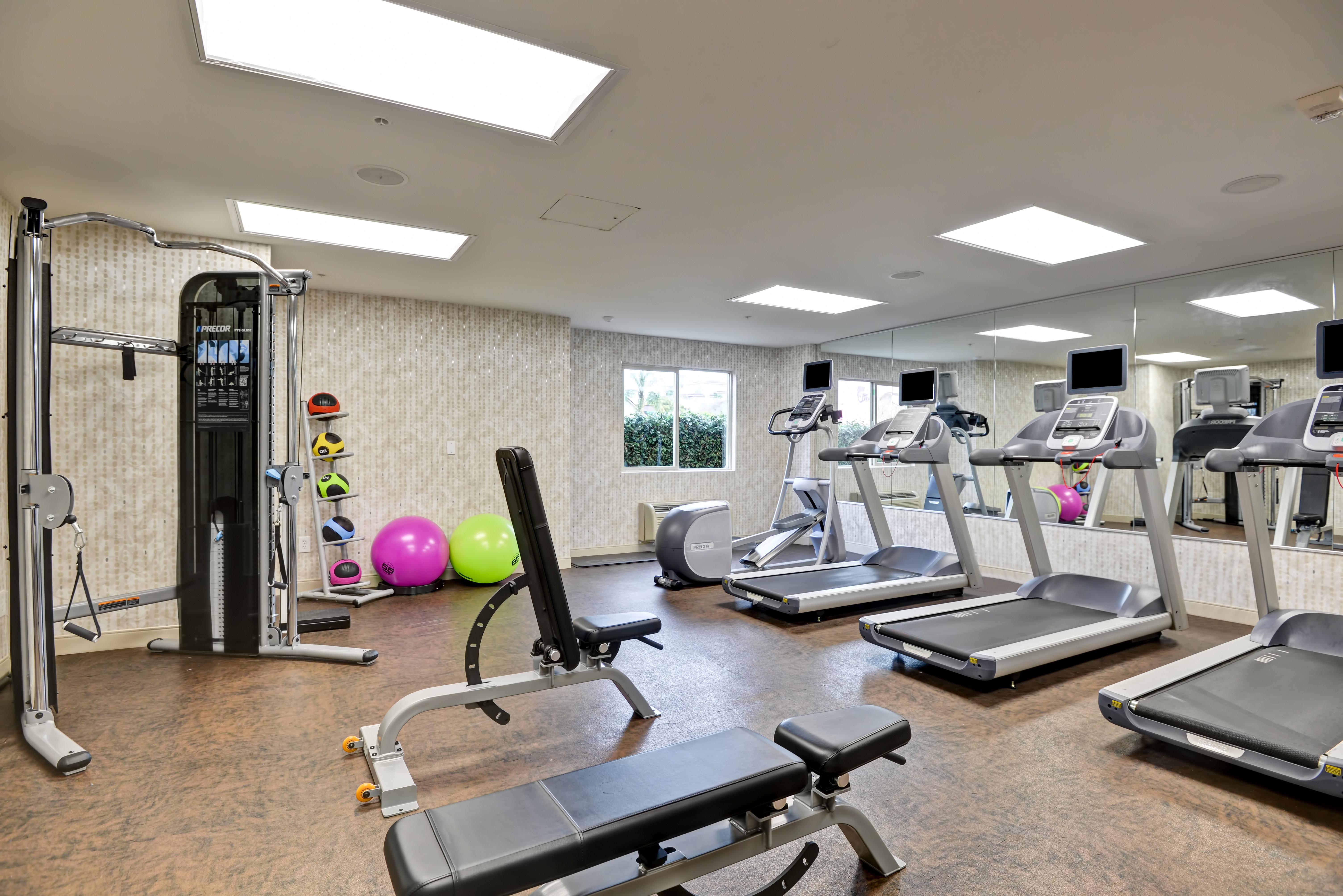 Holiday Inn Express Newport Beach By Ihg Luaran gambar
