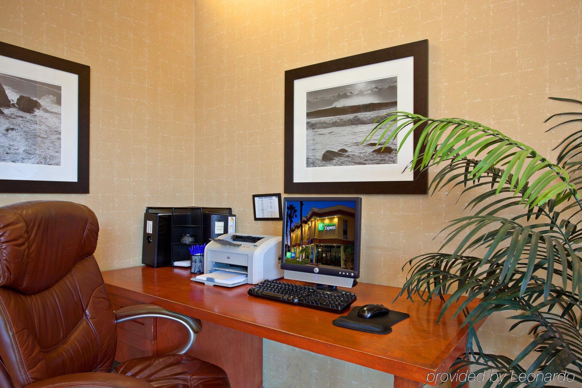 Holiday Inn Express Newport Beach By Ihg Luaran gambar