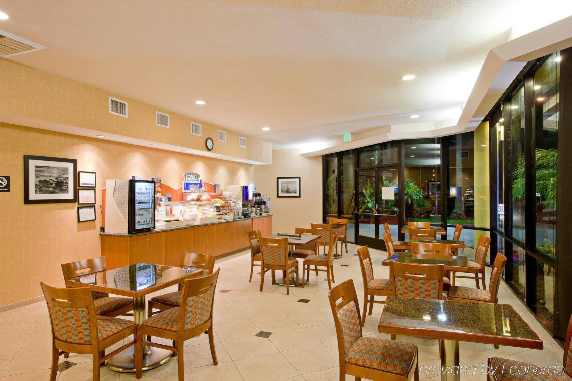 Holiday Inn Express Newport Beach By Ihg Luaran gambar