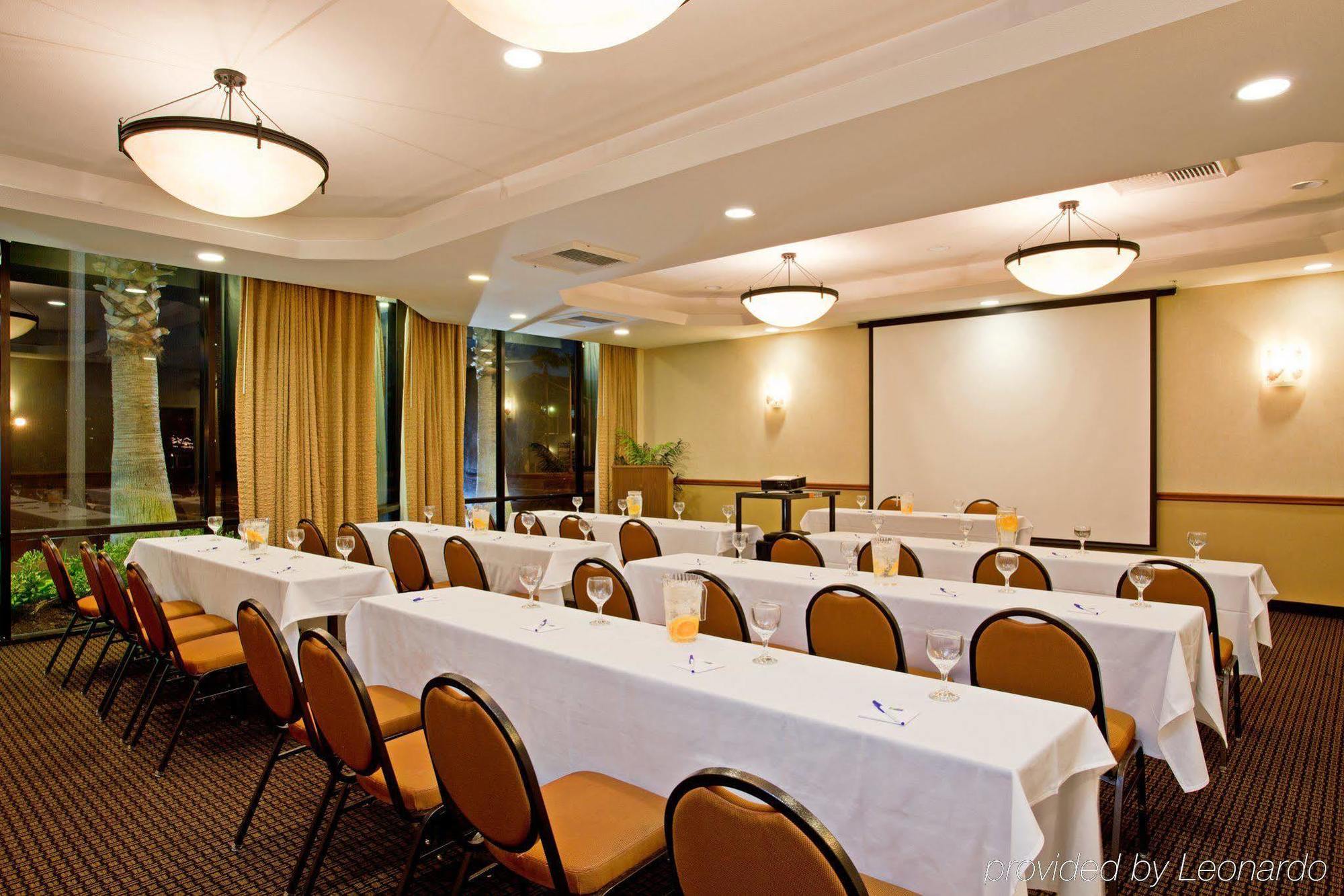 Holiday Inn Express Newport Beach By Ihg Luaran gambar