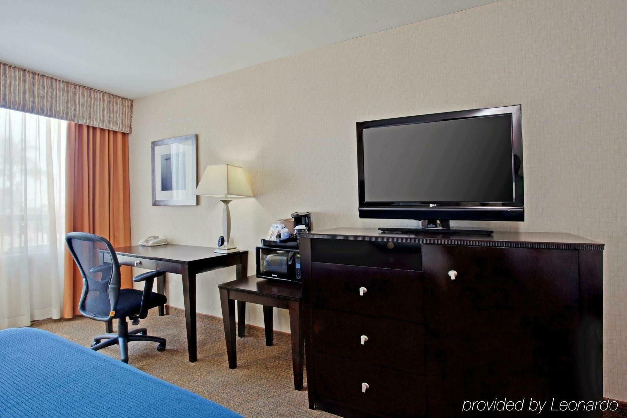 Holiday Inn Express Newport Beach By Ihg Luaran gambar