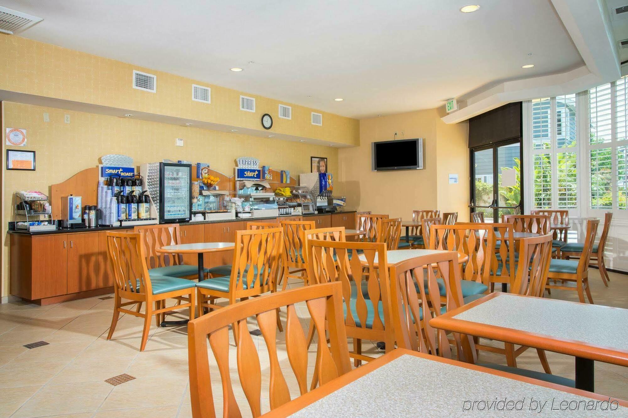 Holiday Inn Express Newport Beach By Ihg Luaran gambar